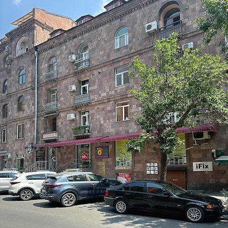 Your Charming Home, Steps To Republic Square Yerevan Exterior photo