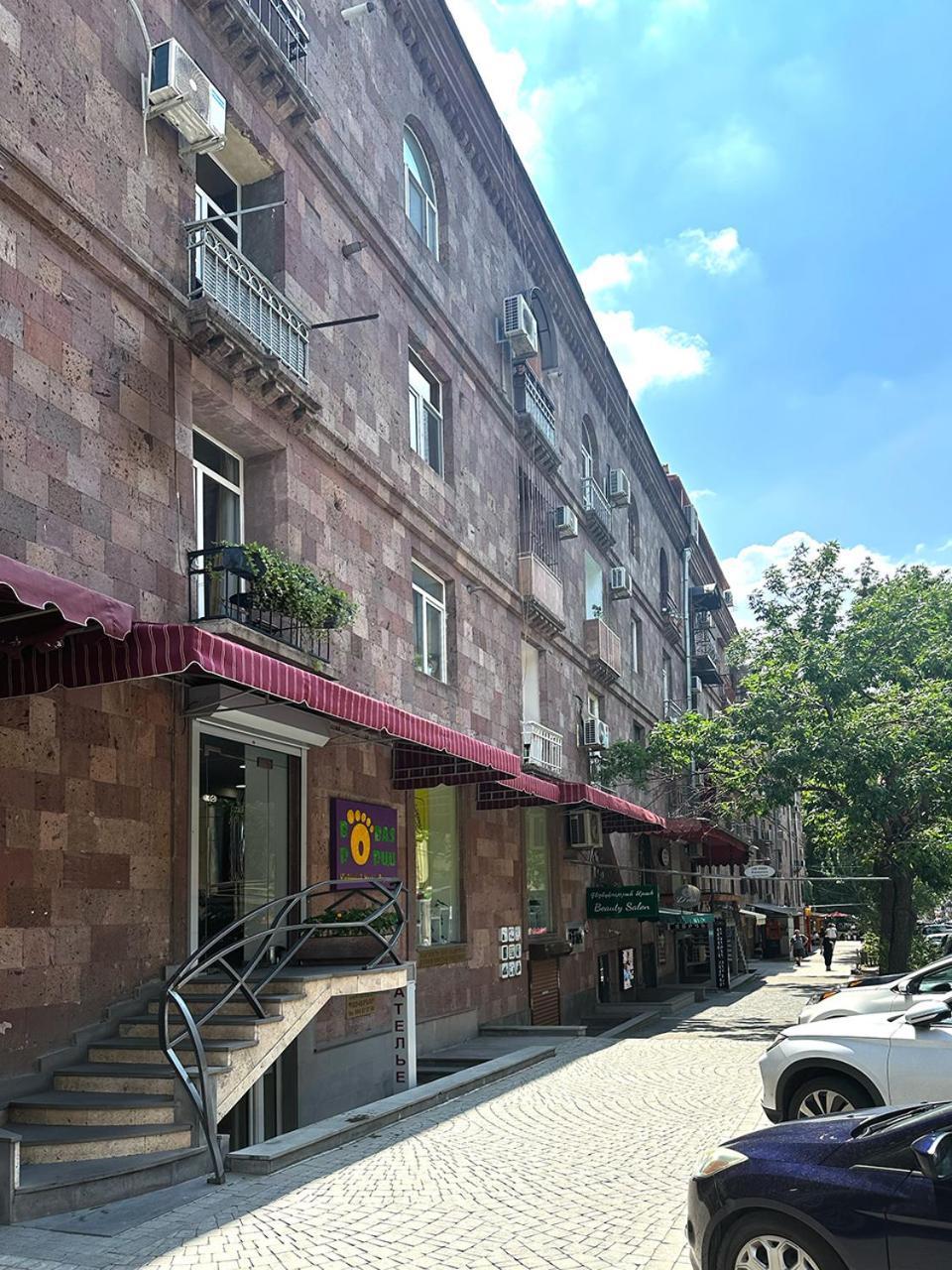 Your Charming Home, Steps To Republic Square Yerevan Exterior photo